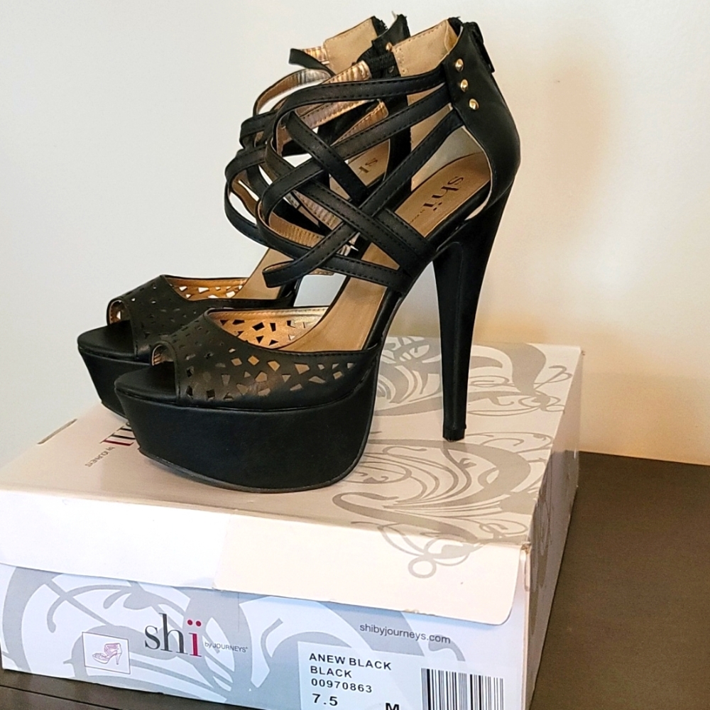Shi by Journeys Platform heels 7.5